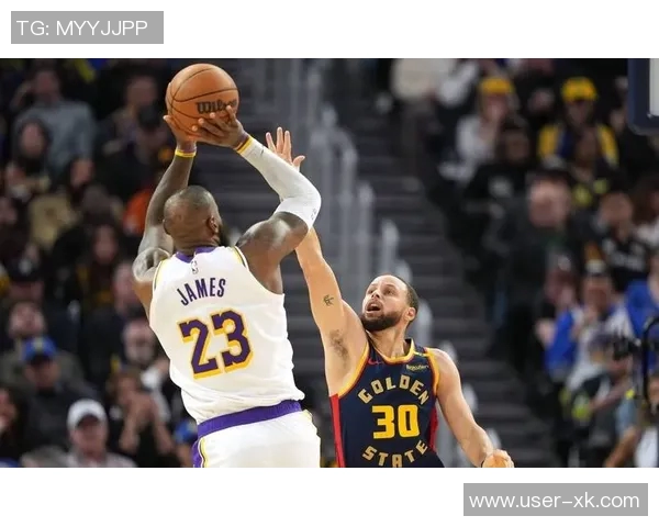 追梦精准传球布朗尼外线助攻库里高弧度三分球如虹命中 追梦精准传球布朗尼外线助攻库里高弧度三分球如虹命中