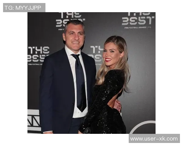 传奇球星重聚维耶里社交媒体分享与大罗巴乔马特拉齐托蒂合影瞬间